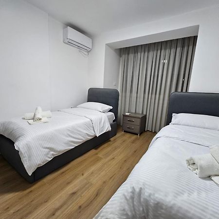 Elois Luxury Apartment Тирана Екстер'єр фото