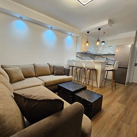 Elois Luxury Apartment Тирана Екстер'єр фото