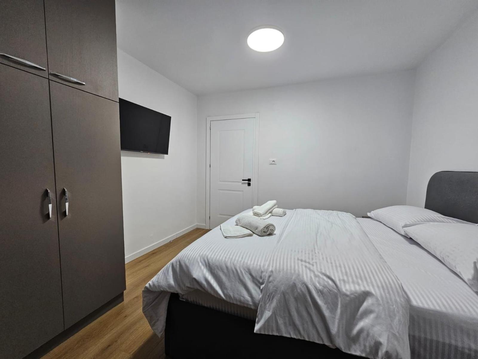 Elois Luxury Apartment Тирана Екстер'єр фото