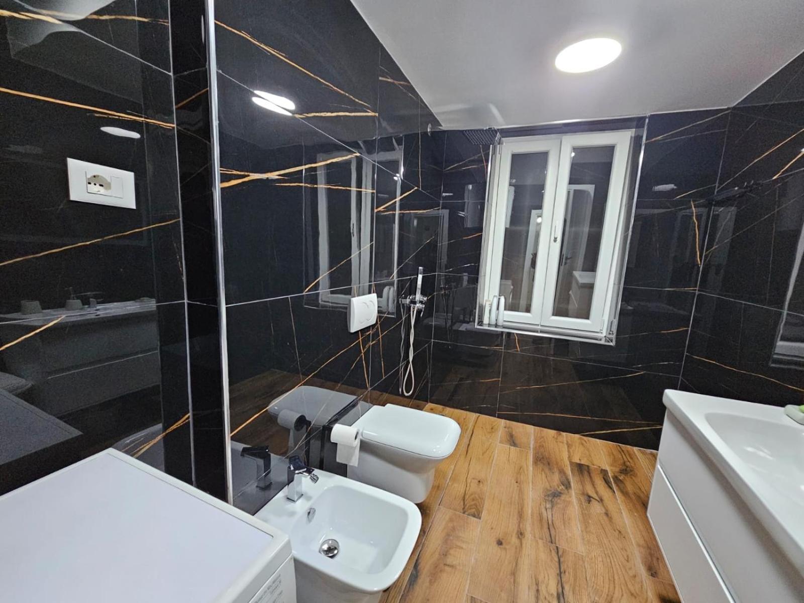 Elois Luxury Apartment Тирана Екстер'єр фото